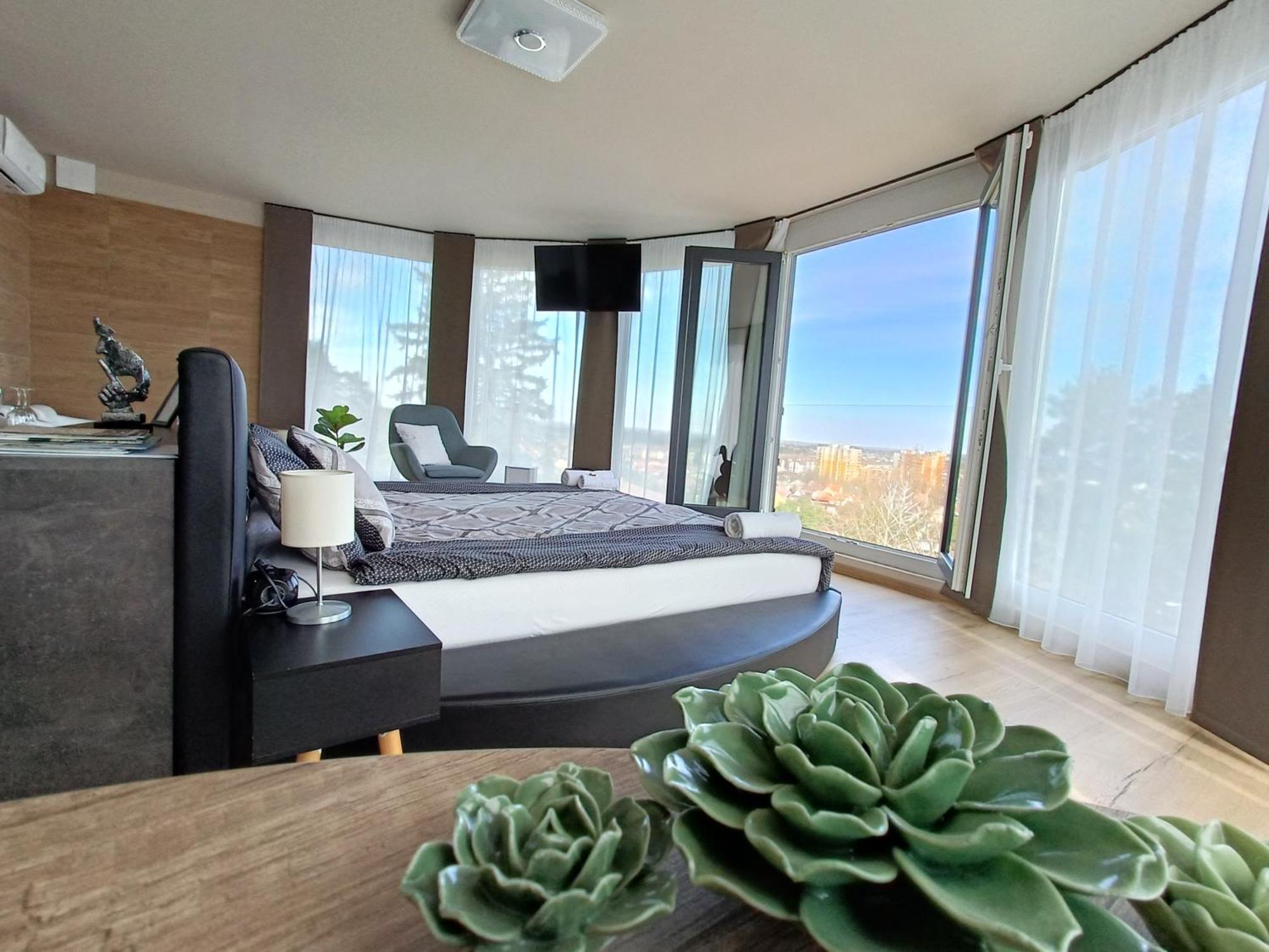 West Panorama Penthouse - Apartment With A Fantastic View Of The City Szombathely Zewnętrze zdjęcie